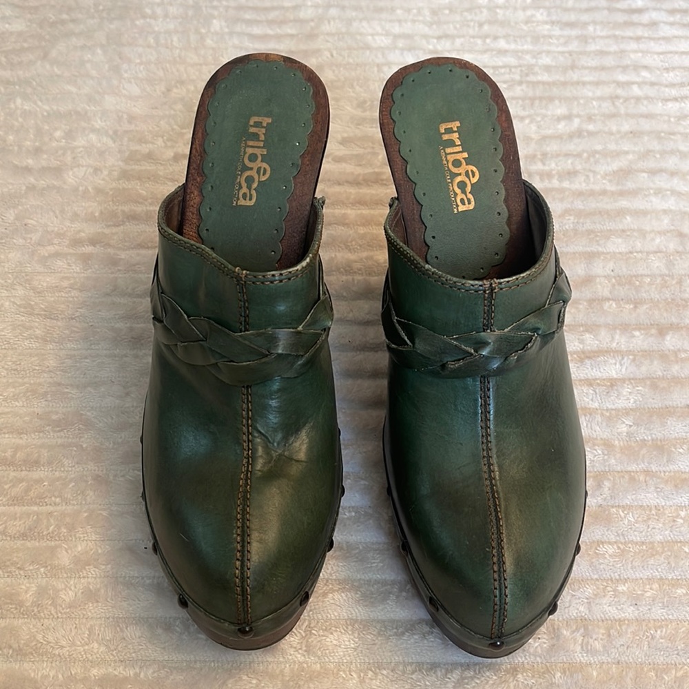 Tribeca by Kenneth Cole Production Green Clogs size 10